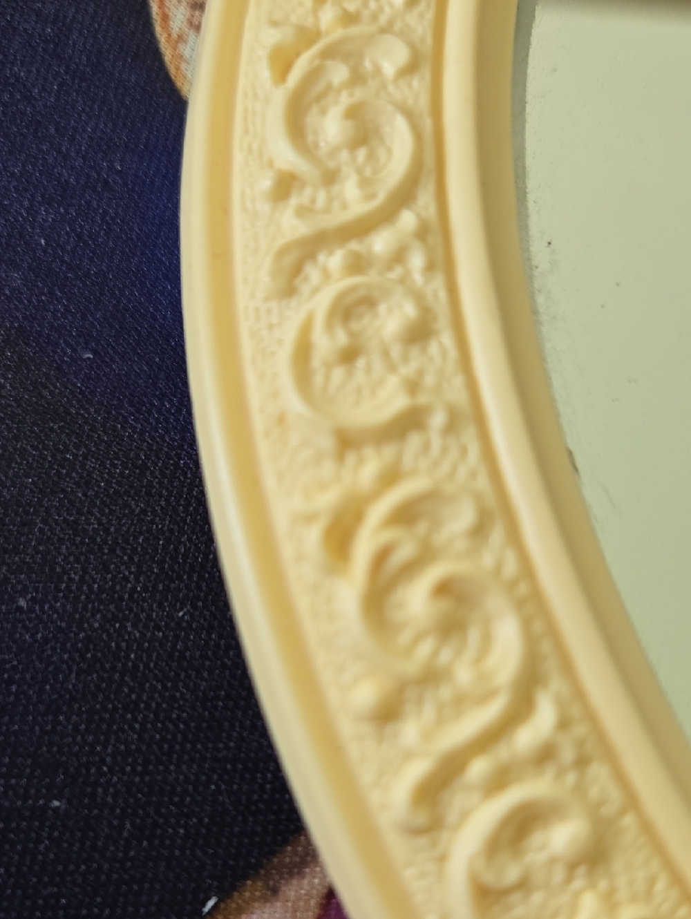 Syroco For Home Interiors Vintage Style Floral Hand Mirror in Pale Yellow - Picture 6 of 10